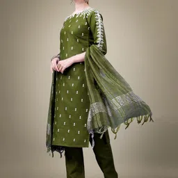 A TO Z CART Women Embroidered Regular Thread Work Kurti with Pyjamas & With Dupatta image 4