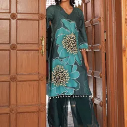 QISSA Floral Printed V-Neck Straight Kurta With Trousers-10