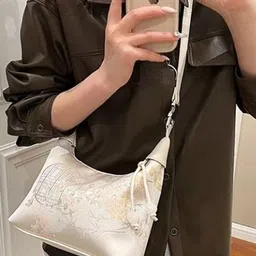 StyleCast Printed Shopper Handheld Bag with Fringed image 4