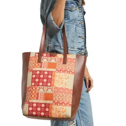 TEAL BY CHUMBAK Printed Oversized Shopper Handheld Bag with Tasselled-12