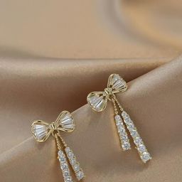 Nitant Contemporary Drop Earrings-11