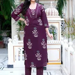 Doriyaan Women Floral Printed Regular Gotta Patti Pure Cotton Kurta with Palazzos-picture-14