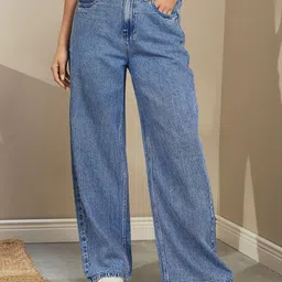 SASSAFRAS BASICS Women Straight Fit High-Rise Light Fade Jeans-image-87