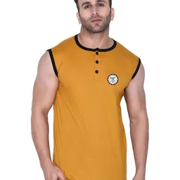 Blisstone Men Solid Henley Neck Slim Fit T-shirt-image-5