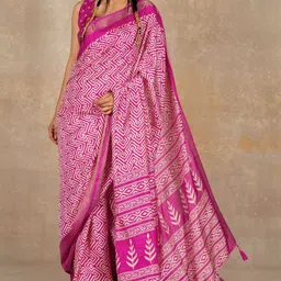 KALINI Geometric Printed Zari Saree-13