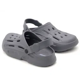 Svaar Men Self Design Clogs image 5