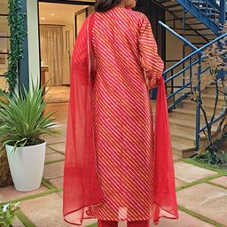Aaghnya Women Printed Regular Kurta with Trousers & With Dupatta image 3