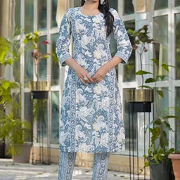 Pink Galaxy Floral Printed Panelled Keyhole Neck Pure Cotton Straight Kurta With Trousers-picture-24