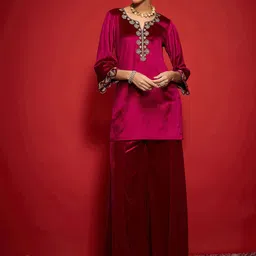 Shae by SASSAFRAS Women Embroidered Regular Velvet Kurta with Palazzos-image-29