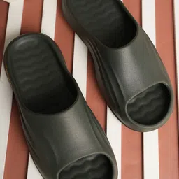 The Roadster Lifestyle Co Men Textured Sliders-picture-27