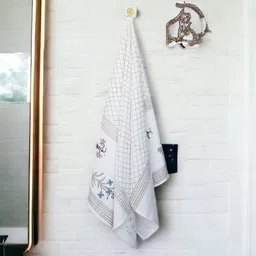 Texstylers Grey & WhitePrinted Pure Cotton 300 GSM Bath Towel-image-88