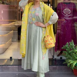 URMIR FASHION Women Floral Embroidered Tiered Thread Work Kurta with Trousers & With Dupatta-picture-2