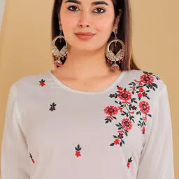 Mehsoos Floral Embroidered Thread Work Straight Kurta image 2