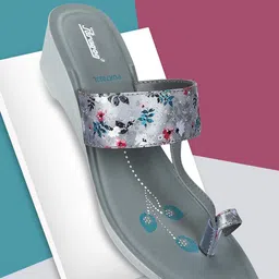 Paragon Women Printed One Toe Flats-8