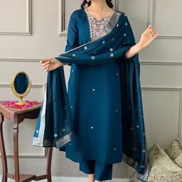 JAPNAAM Floral Embroidered Notch Neck Chanderi Silk Thread Work Kurta & Trousers & Dupatta-picture-55