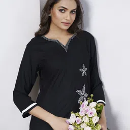 Shriyangan Women Floral Printed Daily Straight Kurta-image-21