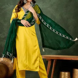 VredeVogel Women Floral Embroidered Sequinned Straight Kurta with Trouser & Dupatta-15
