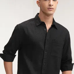 HIGHLANDER Men Spread Collar Textured Cotton Casual Shirt-image-69