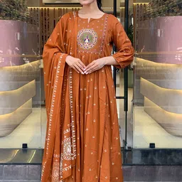 GoSriKi Floral Printed Notch Neck Thread Work Anarkali Kurta & Trousers With Dupatta-25