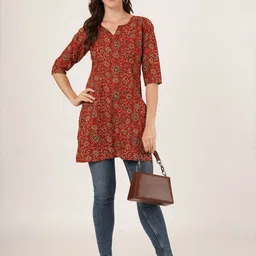 Brownverse Women Ethnic Motifs Printed V-Neck Pure Cotton Kurti-image-15