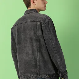 THIRD QUADRANT Men Washed Colourblocked without Crop Denim Jacket image 5