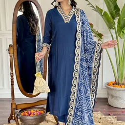 HERE&NOW Floral Yoke Design V-Neck Zari Straight Kurta & Trousers With Dupatta-image-90
