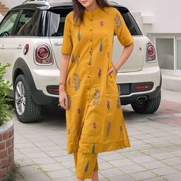 GoSriKi Women Floral Embroidered Regular Kurta with Trousers-image-4