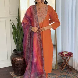 Navlik Women Floral Embroidered Regular Kurta with Trousers & With Dupatta-44