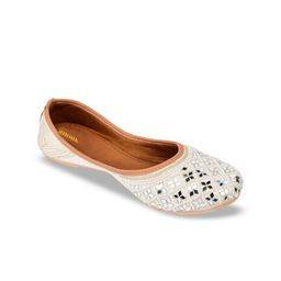 Anouk Women Embellished Ethnic Mojaris Flats-picture-20