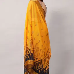 DIVASTRI Geometric Printed Brasso Saree image 4