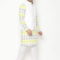 Hangup Men Printed Kurta with Pyjamas image 2
