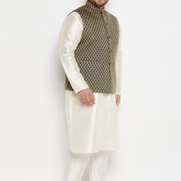 VASTRAMAY Men Plus Size Mandarin Collar Regular Kurta & Churidar With Nehru Jacket image 3