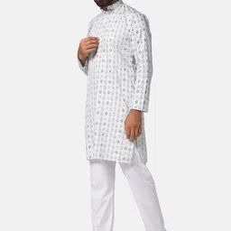 TAHVO Floral Printed Regular Kurta With Pyjamas image 4