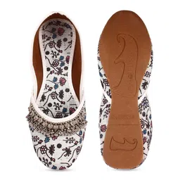 Apratim Printed Embellished Ethnic Mojaris image 3