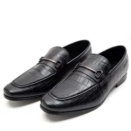 THOMAS CRICK Men Textured Leather Loafers-picture-35