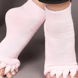 Queue Patterned Cotton Ankle-Length Toe Separator Socks image 4