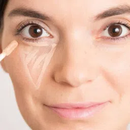 latixmat Full Coverage Lightweight & Creamy Formula Easy to Blend Concealer image 2