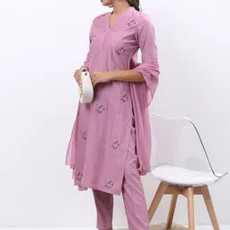 Vishudh Mauve Floral Embroidered Regular Kurta With Trousers & Dupatta image 4
