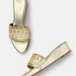 House of Pataudi Embellished Comfort Heels-51