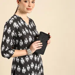 Anouk Women Black & White Floral Printed Kurta-image-32