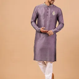 HILO DESIGN Embroidered Mandarin Collar Kurta With Pyjamas image 3