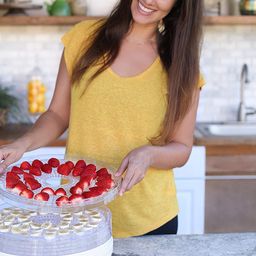 zaego Food Dehydrator Stackable Trays for Healthy Snacks, Fruit, Vegetables, Meat, Fish, Jerky Maker Multiple Use, Multifunction Kichen Dehydrator Machine with 5 Stackable Trays.-(white) image 4