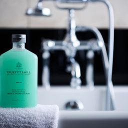 Truefitt & Hill Invigorating Bath & Body Shower Scrub For Men 365ML | Exceptionally Refreshing Rosemary and Mint Fragrance image 2