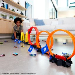 Hot Wheels® Multi-Loop Race Off™ Playset, with 1 Car, Knock Down Flags to Score Points & Break The Loop, Toy for Kids 4 to 10 Years Old​ image 2
