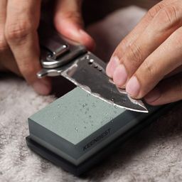 keenbest Sharpening Stone Whetstone Set 2 Side Grit 400/1000 Kitchen Knife Sharpener Stone Wet Stones for Sharping Knives Kit with Non-slip Rubber Base Green image 4