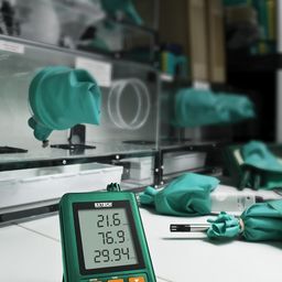 Extech SD700 Pressure/Humidity/Temperature Data Logger image 2