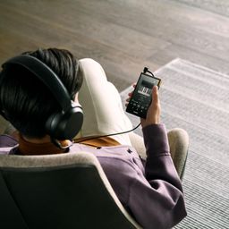 SONY NW-ZX707 Walkman 64GB Hi-Res Portable Digital Music Player with Android, Large 5.0" (diag) Touchscreen Display, up to 24 Hrs Battery, Wi-Fi & Bluetooth and USB Type-C, Ø4.4mm Balanced Connection image 5
