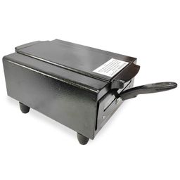 Wellberg Electric Tandoor & Grill Barbeque For Naan & Roti Medium Size Electric Tandoor with 4 skewers, 1 Grill, 1 Magic Cloth, 1 GLove 4 Rubber Legs, 1 Handle, 1 Recipe Book, 1 Pizza Cutter image 3