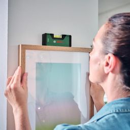 BOSCH Spirit Level 12cm | Compact & Portable | High-Precision Bubble for Accurate Readings | Durable Aluminum Construction | Ergonomic Design for Comfortable Grip | Ideal for Small-Scale Projects image 3
