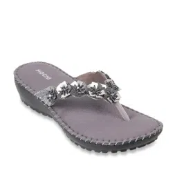 Mochi Women's Gun Metal Thong Wedges-image-7